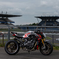 MV Agusta Brutale 1000 Nürburgring: la naked más brutal homenajea al 'Infierno verde' con 215 CV, por 39.900 euros