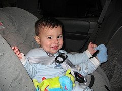 ¿El bebé llora en la sillita del coche? Algunos consejos prácticos