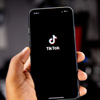 "Siempre buscan una alternativa". Prohíben TikTok en Nepal y los jóvenes aumentan hasta un 4.700% las ventas de VPN