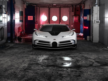 El Bugatti Centodieci debuta en Pebble Beach con 1.600 CV, un 0 a 100 km/h en 2,6 s y 8 millones de euros la unidad