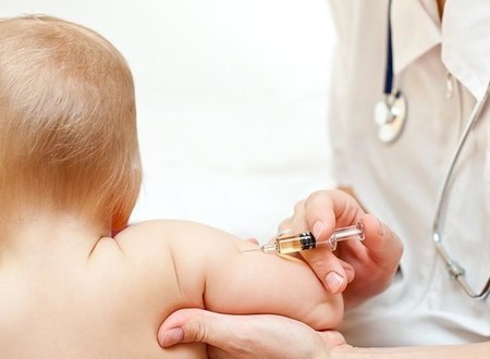 La vacuna triple vírica no provoca autismo: un nuevo estudio vuelve a confirmarlo