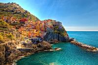 Manarola, el pequeño pueblo pesquero situado en la riviera de Liguria (Italia)