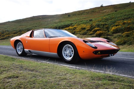 Puedes recrear la escena de apertura de 'The Italian Job' con el Lamborghini Miura original