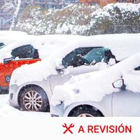 Un temporal de nieve y frío golpea España. Así es como puedes quitar la nieve de tu coche si lo has dejado aparcado en la calle