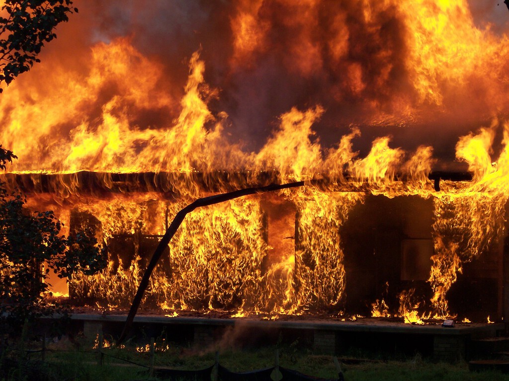 Muchos famosos han perdido sus casas en el incendio de Los Ángeles pero las de otros han permanecido intactas ¿cómo es posible?