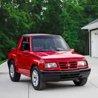 El Chevrolet Tracker 1996 que esconde bajo el cofre un V6 de Camaro con más de 300 hp