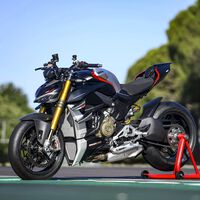 ¡Salvaje! La bestial Ducati Streetfighter V4 SP se ha puesto a dieta de fibra de carbono con 196 kg para 208 CV