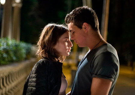 Chicas sacad el cebo que Mario Casas se nos queda soltero