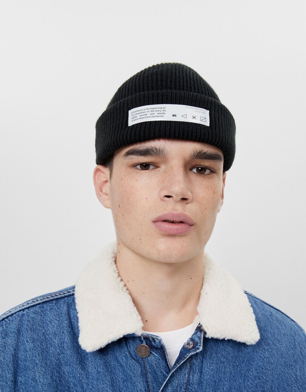 Beanie corto color negro