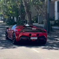 Era uno de los países más pobres de Sudamérica y ahora se está llenando de Ferraris y Lamborghinis. La culpa es de la guerra en Irán 