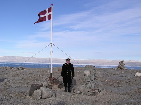 Hans Island 2003 08 01 Utc 2301 Hdms Triton Commanding Officer Cdr S G Per Starklint