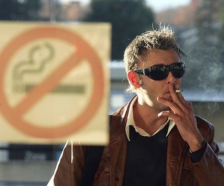 Fumar suma años a la piel
