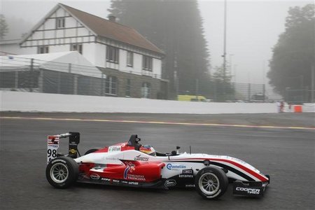 Roberto Merhi se queda a un punto del título del FIA Formula 3 Trophy en Spa