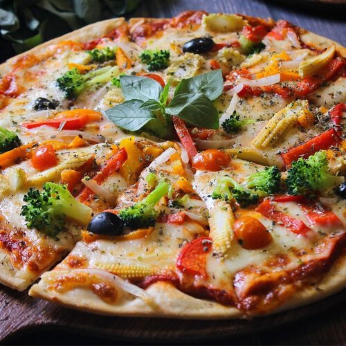 Cómo hacer que una pizza congelada sepa mejor: 3 trucos que sí funcionan para que quede deliciosa