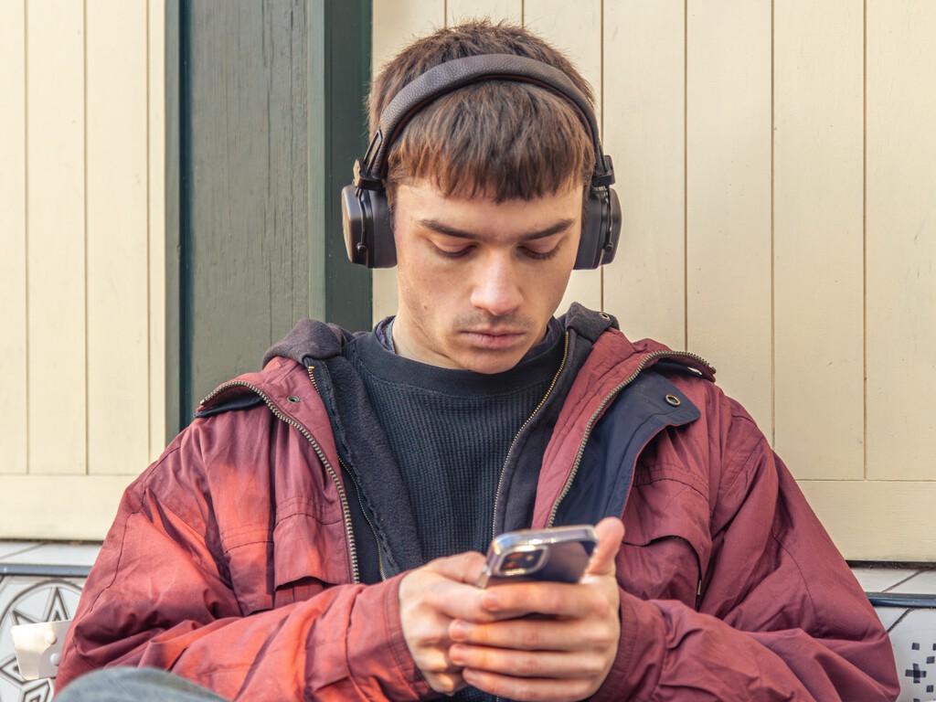 Un nuevo estudio lo confirma: la clave para que la generación Z confíe en Siri no es que sea más útil, sino su amiga Un nuevo estudio lo confirma: la clave para que la generación Z confíe en Siri no es que sea más útil, sino su amiga