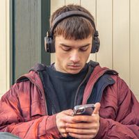La Generación Z le cuenta a la IA los secretos que no le cuenta a sus amigos. Y eso es un problema (y una oportunidad) para Apple