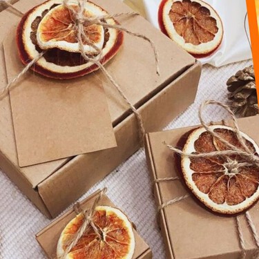 Aprende a deshidratar cítricos para decorar tus regalos de Navidad y darles un toque original sin basura