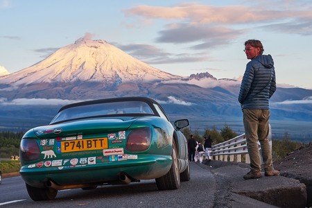 Del Ártico a Tierra de Fuego en un TVR Chimaera: la aventura entre pubs de un británico