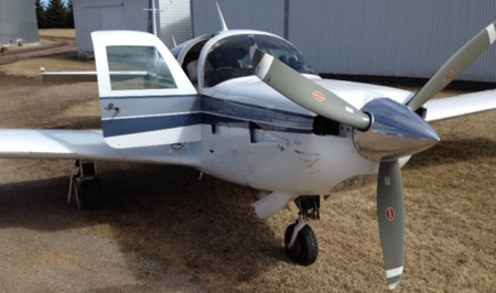 Ford Fusion rebanado en un aterrizaje de emergencia