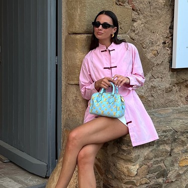 Volvemos a los zuecos: Zara tiene un modelo de serraje enjoyado que será la estrella de tus looks de primavera 