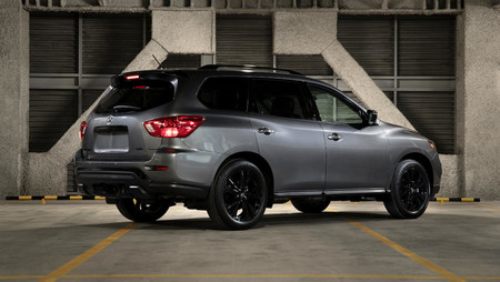 Nissan Pathfinder Midnight Edition Mexico
