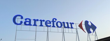 El set de mesa, banco y sillas de Carrefour que está en liquidación y es perfecto para terrazas estrechas, patios y porches