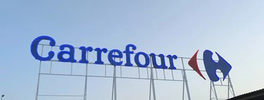 El set de mesa, banco y sillas de Carrefour que está en liquidación y es perfecto para terrazas estrechas, patios y porches