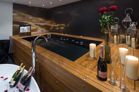 El día de los enamorados más glamuroso: bañarse en champán y otros lujos