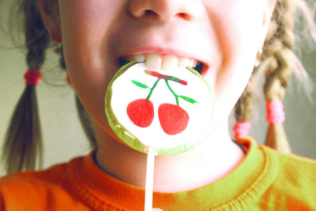 Trucos que ayudan a moderar la ingesta de golosinas en los niños