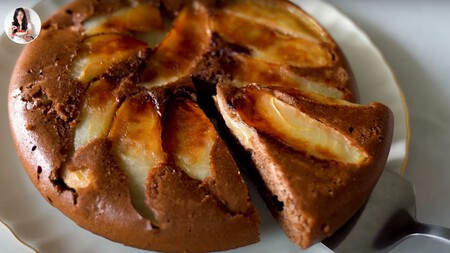 Si tienes una sola manzana, prepárala en este postre en sartén; es rápido de hacer y queda delicioso