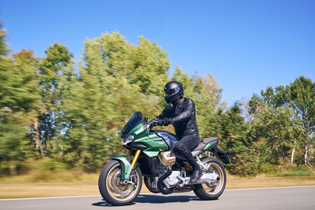 Se Pone A La Venta La Moto Guzzi V100 Mandello En Espana008