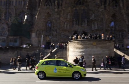 Mercedes-Benz-F-Cell-World-Drive-3