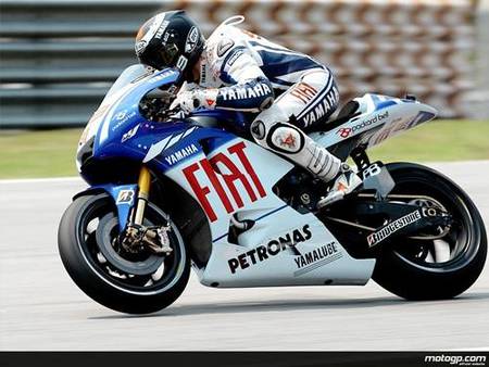 Lorenzo, Aoyama y Smith al frente en los entrenamientos libres de Malasia