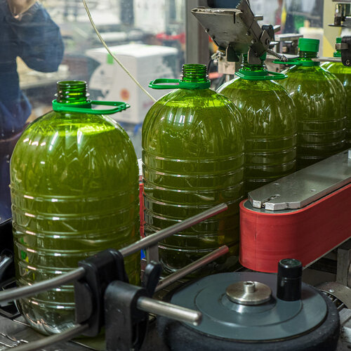 Una auditoria de la UE reconoce fraudes en el aceite de oliva y reprende a España: “Aunque existen normas estrictas estas no siempre se aplican”