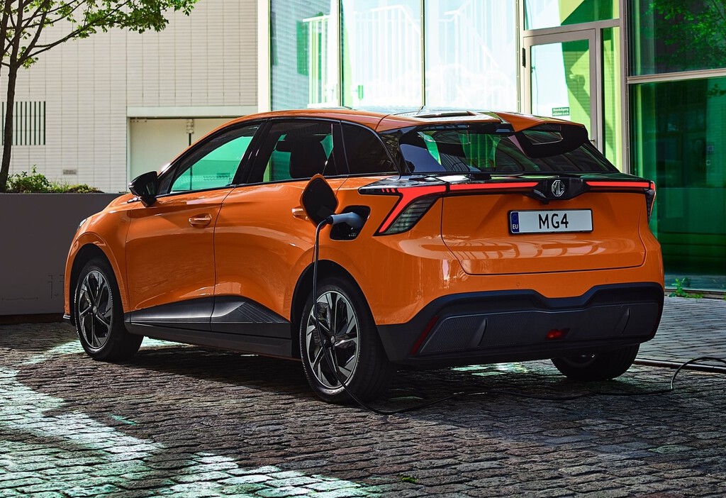 "Es jugar al libre comercio con un Estado totalitario": tres expertos opinan sobre los aranceles al coche eléctrico chino 