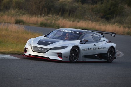 Nissan presentó la segunda generación del LEAF Nismo RC, un auto de carreras en serio
