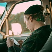 Si te mareas usando el móvil en el coche, bus o tren, Android 17 prepara una de las funciones más útiles de iOS 