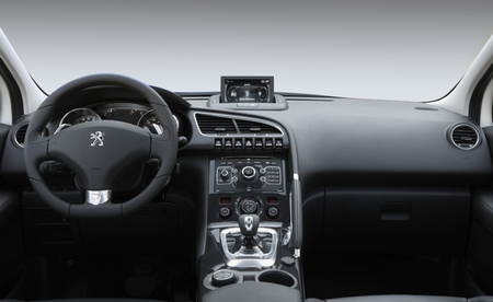 Peugeot 3008 HYbrid4 106