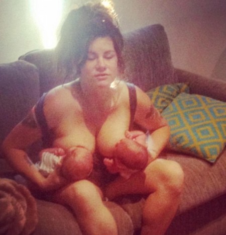 "Llorando y sangrando por las grietas mientras mamaban provocándome una horrible agonía": una madre explica su difícil lactancia