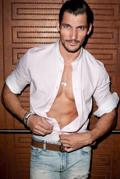 Os presentamos a David Gandy, el chulazo del verano, este si que sabe como ponernos cardíac@s