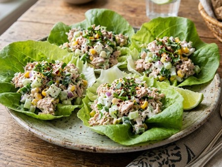 Cómo hacer una ensalada cremosa de atún rica en proteína: lleva yogurt, pepino y especias para darle un sabor delicioso
