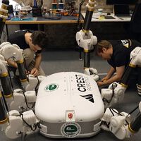 Si vamos a construir casas en la Luna, Australia ya tiene su aportación: una araña robot gigante que "teje" edificios