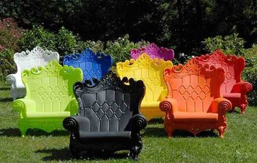Tronos de exterior de muchos colores