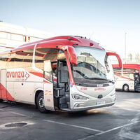 Los abonos gratuitos para autobús y tren podrían acabar con el descuento de la gasolina y el diésel