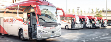 Los abonos gratuitos para autobús y tren podrían acabar con el descuento de la gasolina y el diésel