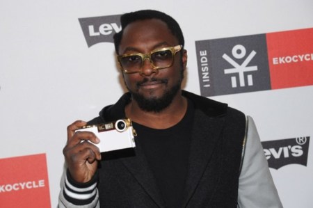 Will.i.am y su i.am+, un accesorio que añade una cámara de 14 megapíxeles al iPhone
