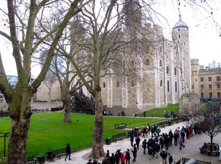 Un derroche de ostentación: las Joyas de la Corona en la Torre de Londres 