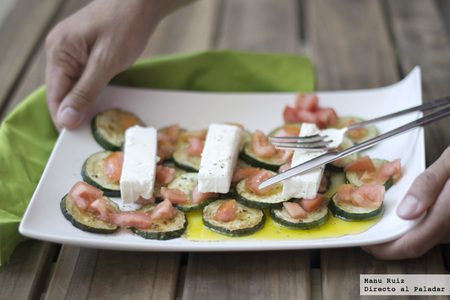 Receta de ensalada templada de calabacín, tomate y queso feta