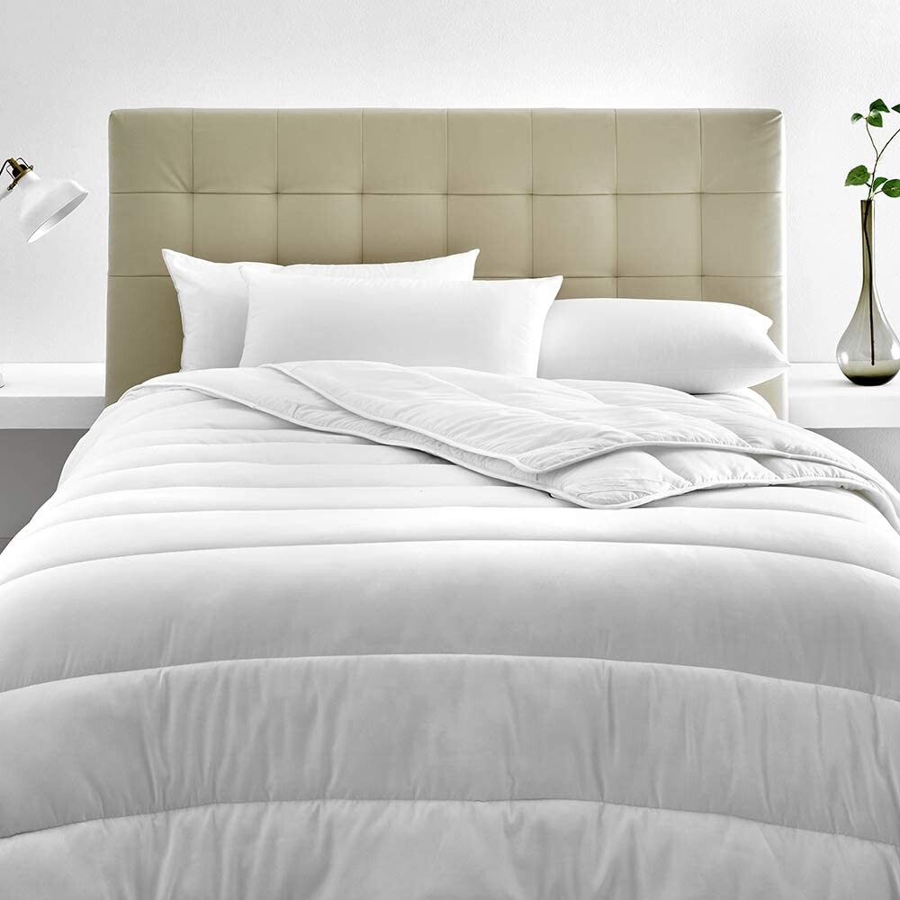 красивая заправленная кровать. Our bed. Our bed. Our bed. красивая кровать двуспальная.