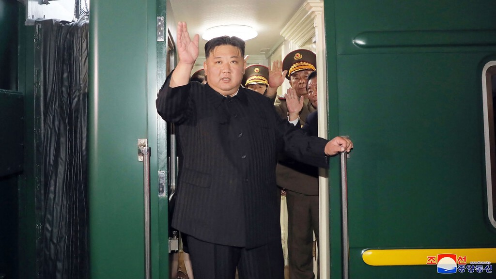 El impactante desfile militar de China ha recordado una vieja historia: el líder de Corea del Norte no viaja en avión